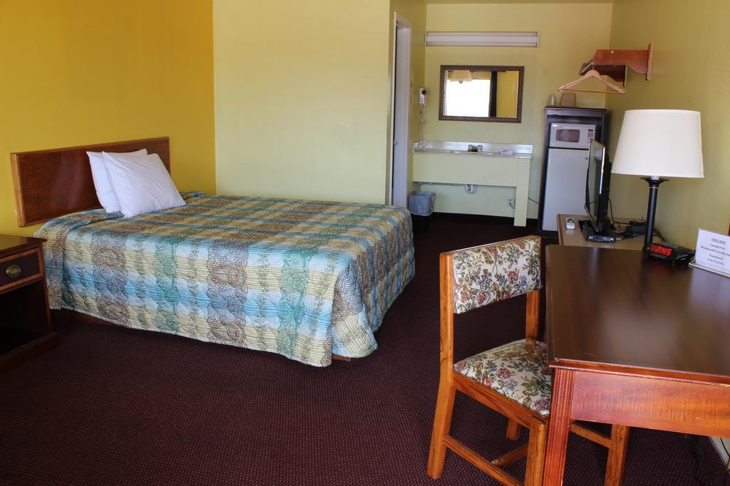 Westworld Country Inn Hubbard Extérieur photo