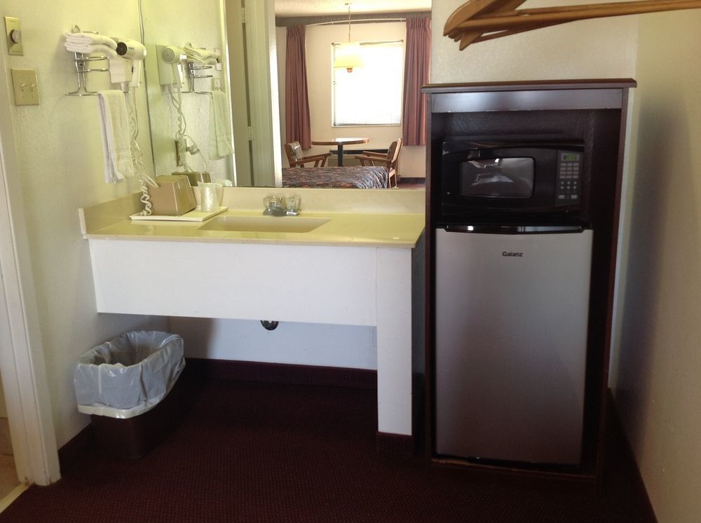 Westworld Country Inn Hubbard Extérieur photo